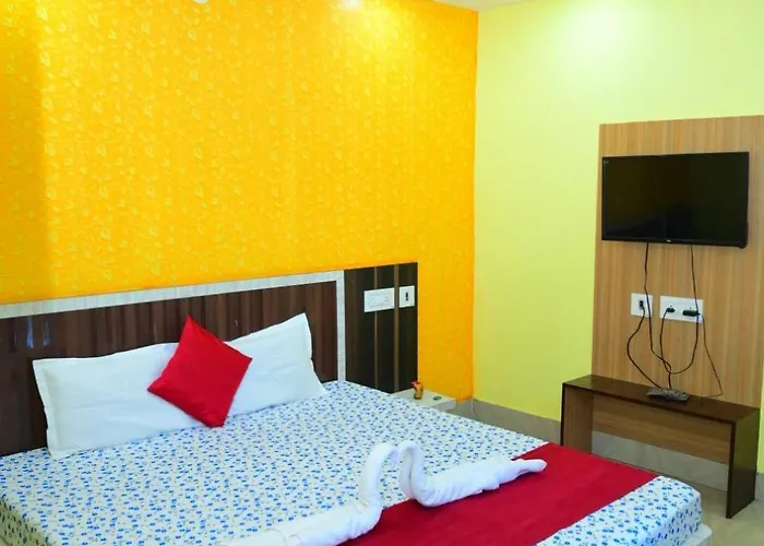 Hotel Near Golden Beach And Temple - Hotel Sashi Puri, Air-Conditioned-With-Wifi-And Parking Facilities