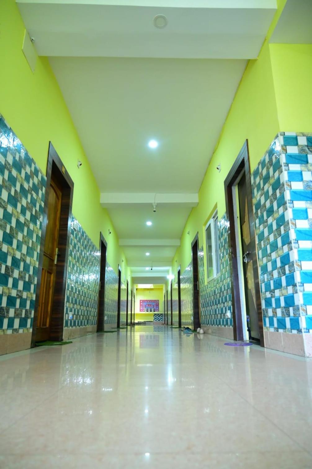 Hotel Near Golden And Temple - Sashi Puri, Air-conditioned-with-wifi-and Parking Facilities